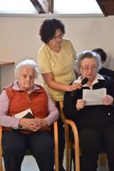 Varovanki doma ob prebiranju svojih prispevkov